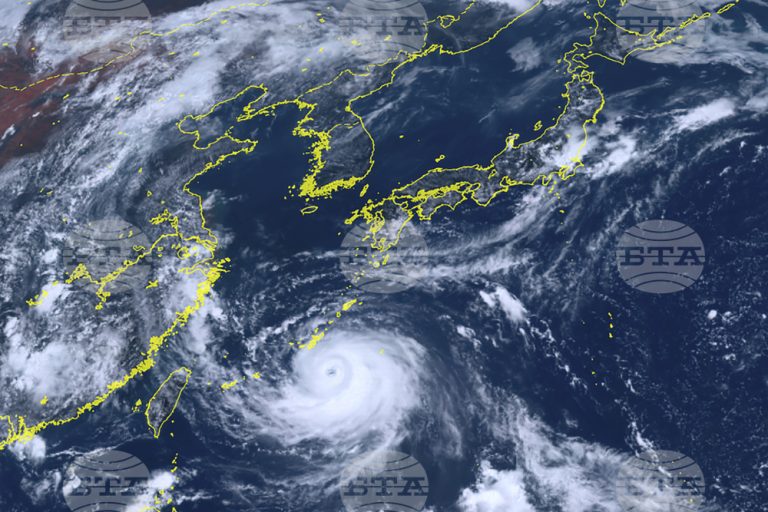 Един загинал и петима ранени при преминаване на тайфун в префектура Окинава в Япония