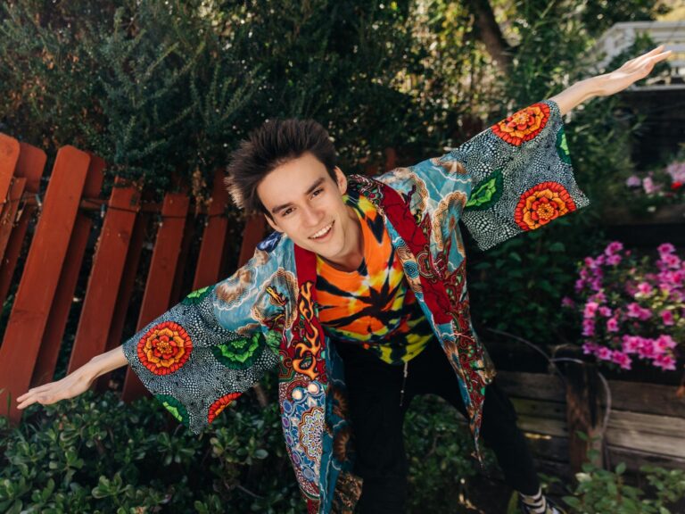Jacob Collier записва песен с „Мистерията на българските гласове“ в София