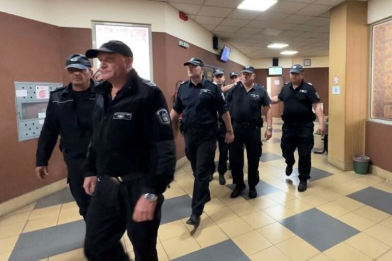 14-годишният Любомир, убил майка си, остава на свобода с променена мярка