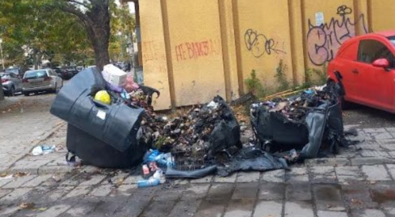 Жители на Пловдив сигнализират за проблем с бездомници в парк в центъра на града