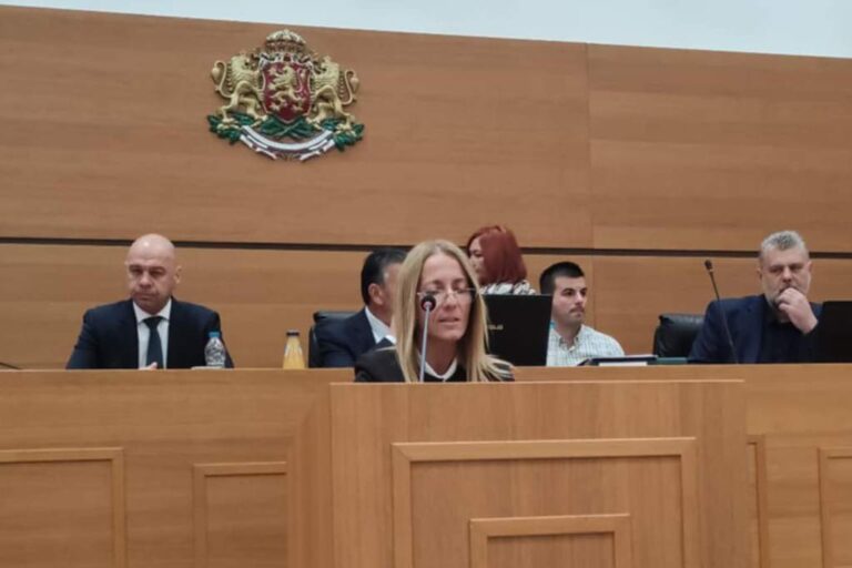 Мария Горева отчита работата си като управител на МБАЛ „Св. Мина“ и не оспорва освобождаването си