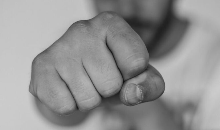 Двама младежи са задържани за побой в центъра на Пловдив