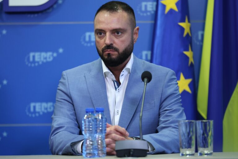 Депутатът Тервел Георгиев напусна парламента, мястото му заема Фиданка Кацарева