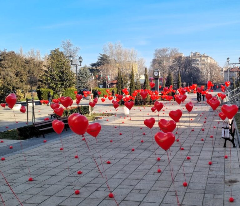 Асеновград осъмна в романтика за Свети Валентин