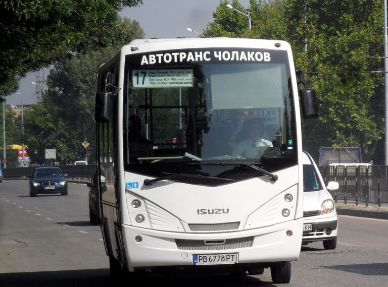 Промени в маршрутите на автобусни линии 17 и 24 заради строителни работи