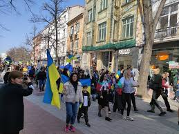 Украинската общност в Пловдив отбелязва годишнината от войната с мирно шествие