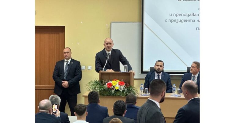 Президентът Радев в Пловдив: „Тук съм, за да говоря с младите хора за бъдещето“