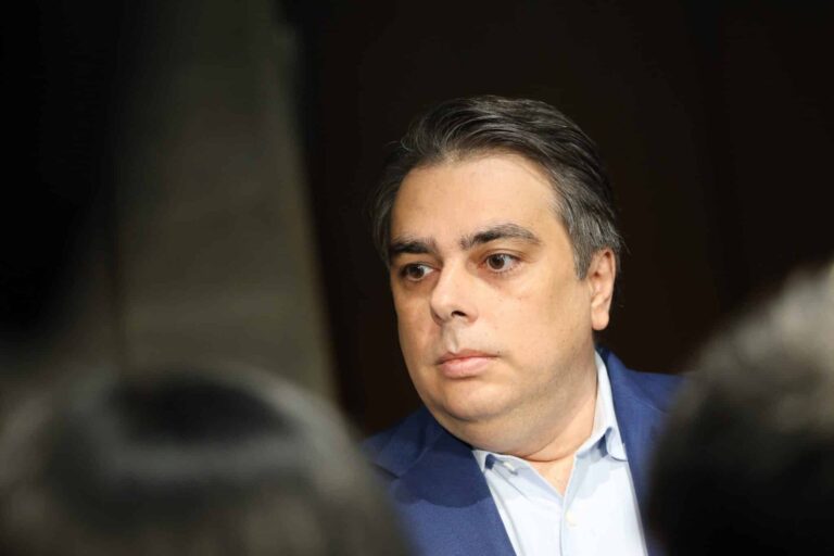 Асен Василев идва днес в Пловдив: обсъжда вдигането на екотаксите за електроуреди