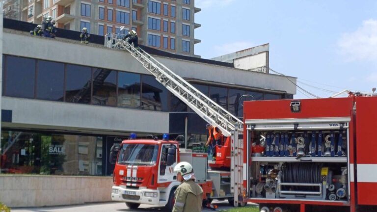Пожарът в нощното заведение край хотел „Санкт Петербург“ в Пловдив е овладян, няма пострадали