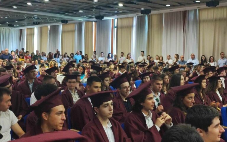 Рекордни отлични постижения и вълнуващи моменти на изпращането на Випуск 2025 от Математическата гимназия в Пловдив
