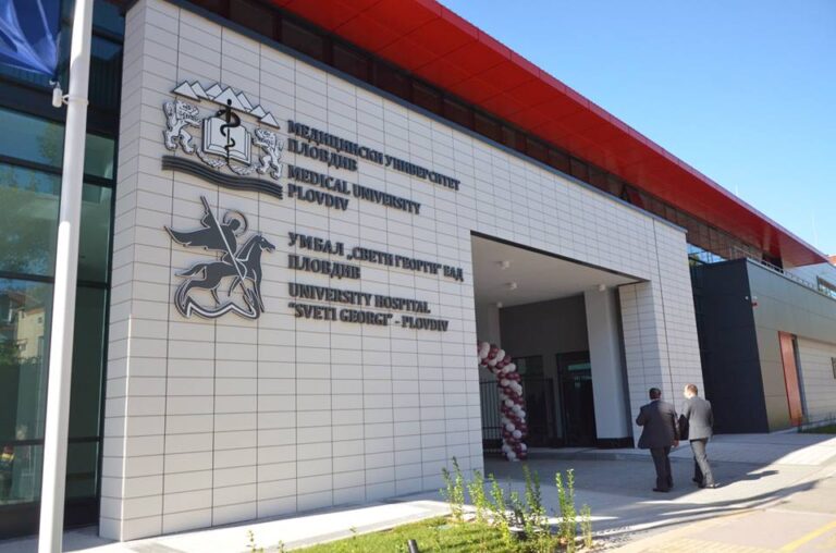 Само 11 пълни шестици по биология и химия в МУ-Пловдив, двойките остават високи