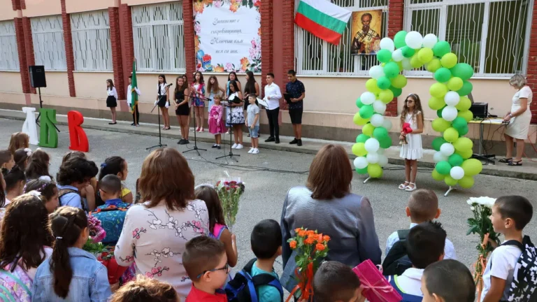 Повече от 716 000 ученици и над 95 000 преподаватели започват новата учебна година в България