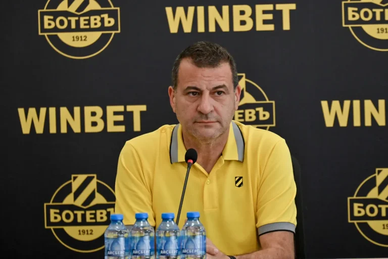 Ботев Пловдив се раздели с Ивелин Попов по взаимно съгласие