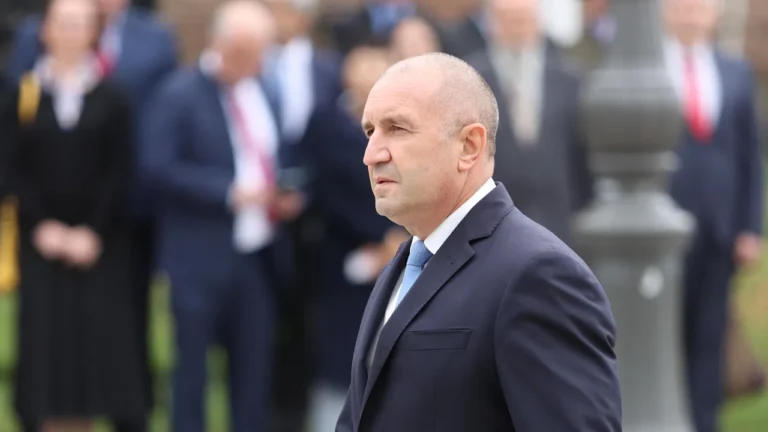 Президентът Радев за Деня на независимостта: „Наивно и опасно е да чакаме друг да решава проблемите ни