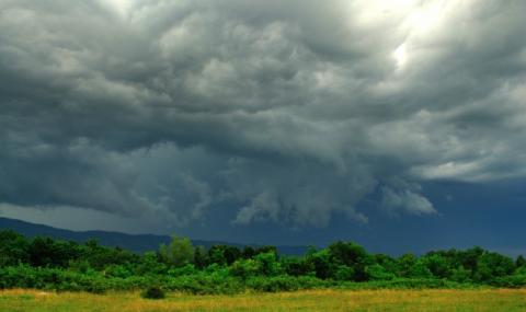 Прогноза за времето: Очакват се краткотрайни валежи и гръмотевици в голяма част от страната