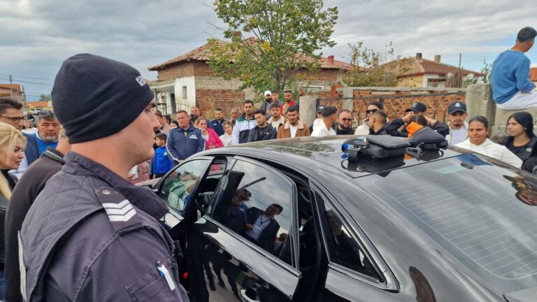 Акция в Огняново: съмнения за купуване на гласове, задържани лица и напрежение на изборния ден