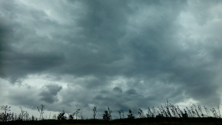 Променлива облачност и есенен хлад над страната, в София – около 15 градуса