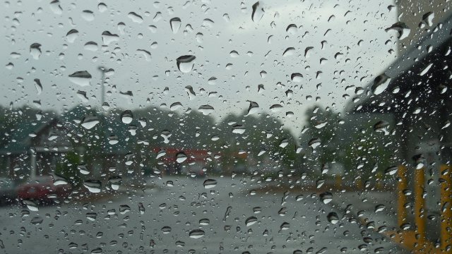 Облачно и дъждовно време в цялата страна, с по-интензивни валежи на изток и север