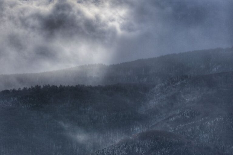 Облачно и мъгливо в по-голямата част от страната, по-ясно в Югозападна България