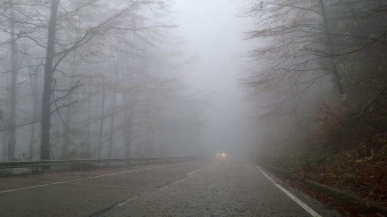 Мъгли и облаци с локални валежи, повече слънце в Югозапада
