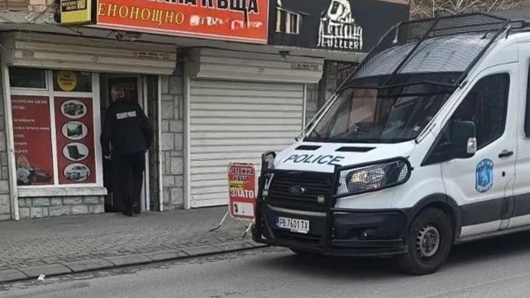 Полицията задържа 14 души след спецакция в Пловдив
