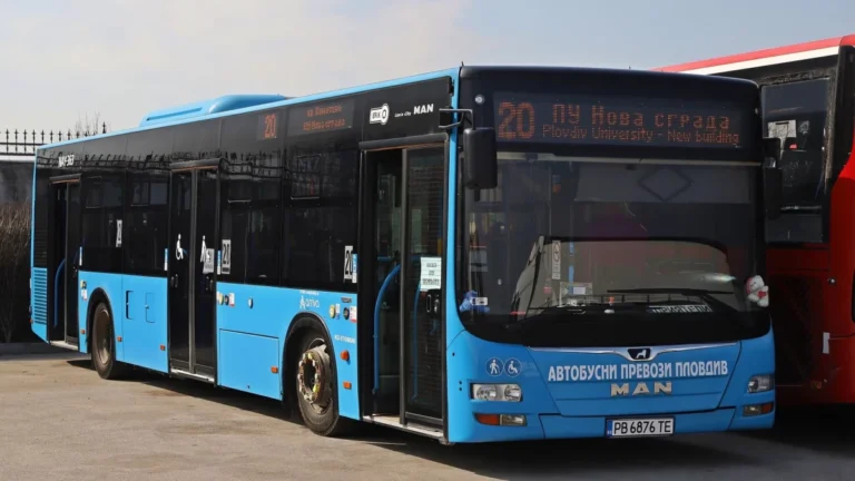 В Пловдив тръгнаха нови сини автобуси MAN A21 с модерни LED табла