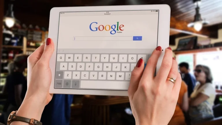 Google тества AI функция за корекция на произношението в Translate