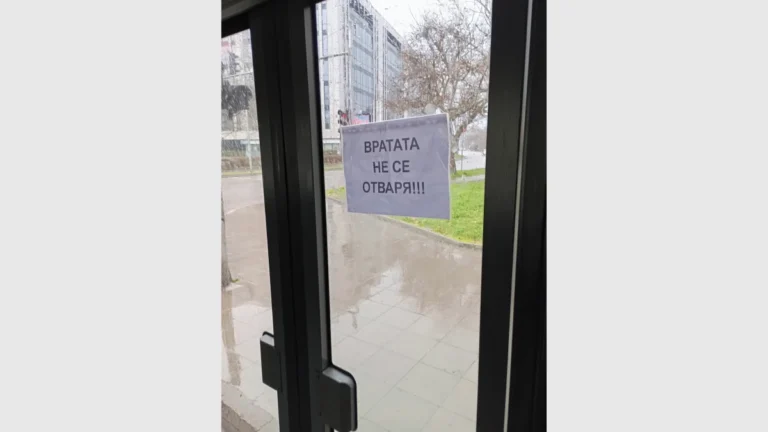 Врата на автобус по линия 15 не се отваря