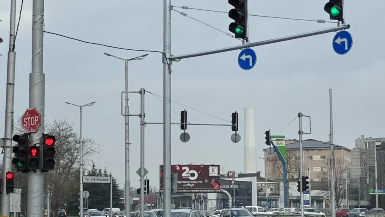 Подмениха светофара на кръстовището на „Цариградско шосе“ и „Освождение“ в Пловдив