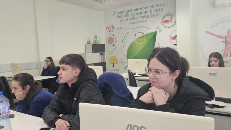 Ученици от ЕГ в Пазарджик проведоха онлайн среща с Европейския център