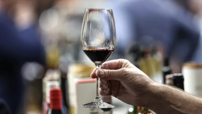 1200_chasha-vino-bgn
