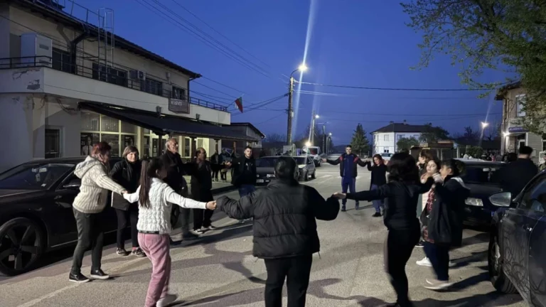 Хоро в Славяново след изборния успех на Радев