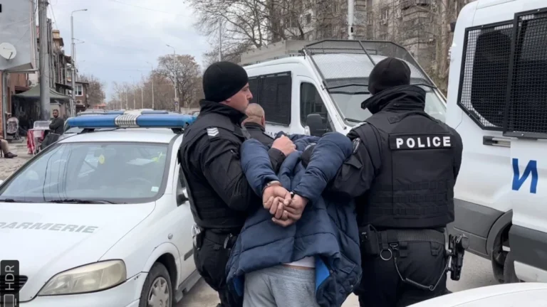 Полицията задържа двама в Търговище при проверка за купуване на гласове