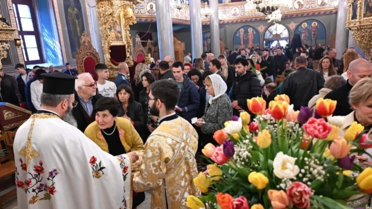 Пловдивчани изпълниха храмовете за Цветница
