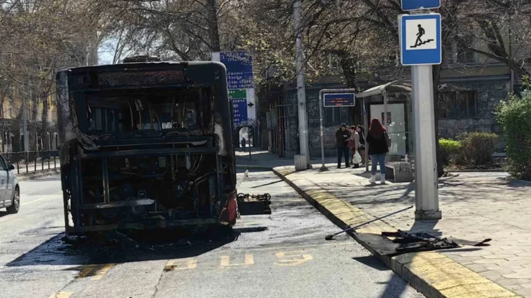 Автобус №4 се запали в Пловдив, около 15-20 пътници евакуирани