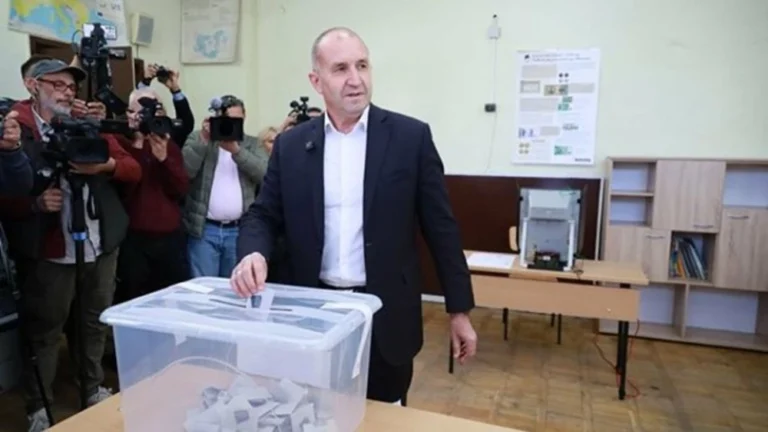 Радев и „Прогресивна България“ водят в 24-ти МИР, Борисов е трети
