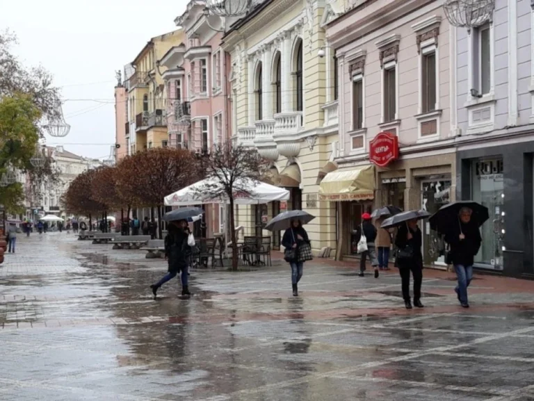 Жълт код за валежи в Западна България през уикенда