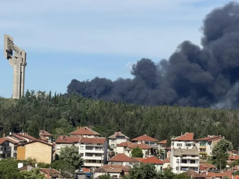 Пожар в открит склад за пластмасови отпадъци край Стара Загора