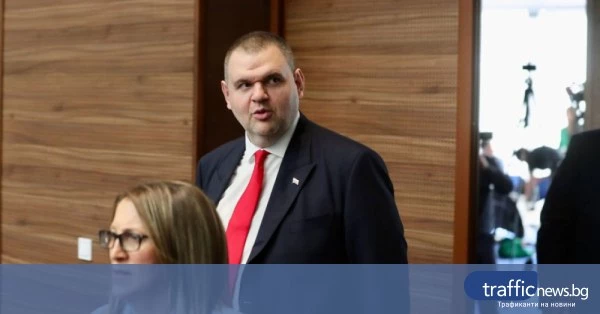 Пеевски сезира прокуратурата за твърдения на Демократична България