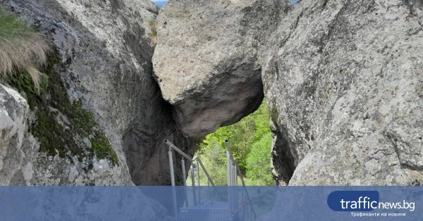 Поставиха метална стълба и парапети при Караджов камък