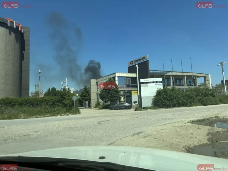 Пожар до централата на магазин за електроматериали в Пловдив