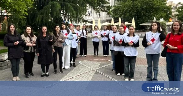 Със свещи във формата на червената панделка Пловдив почете засегнатите от ХИВ/СПИН
