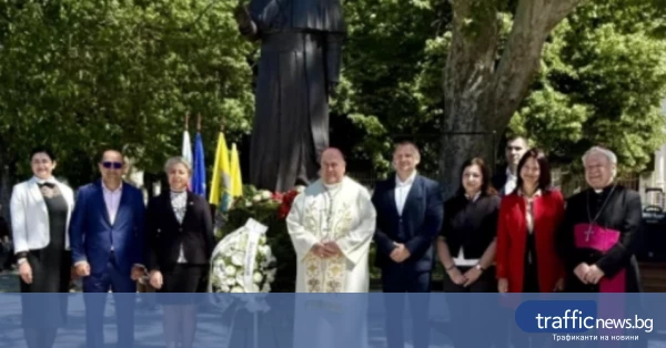 В Раковски откриха паметник на папа Франциск