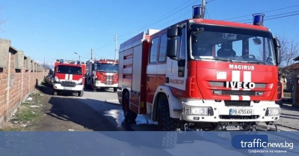 Мъж загина, а двама възрастни са в болница след пожар в къща край Пловдив