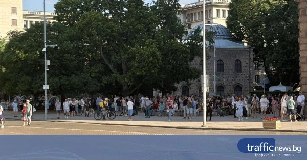 Първи протест срещу кабинета „Радев“
