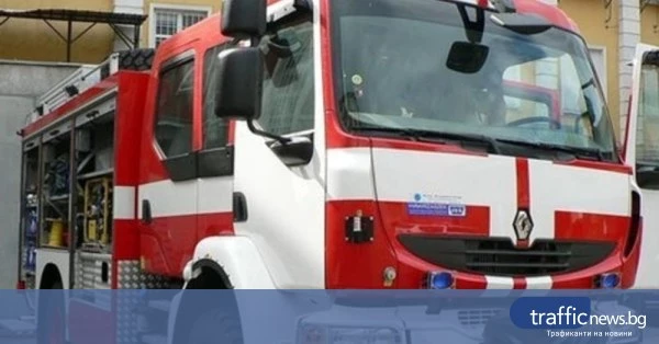 Пожарникари изтеглиха германски кемпер край Долище