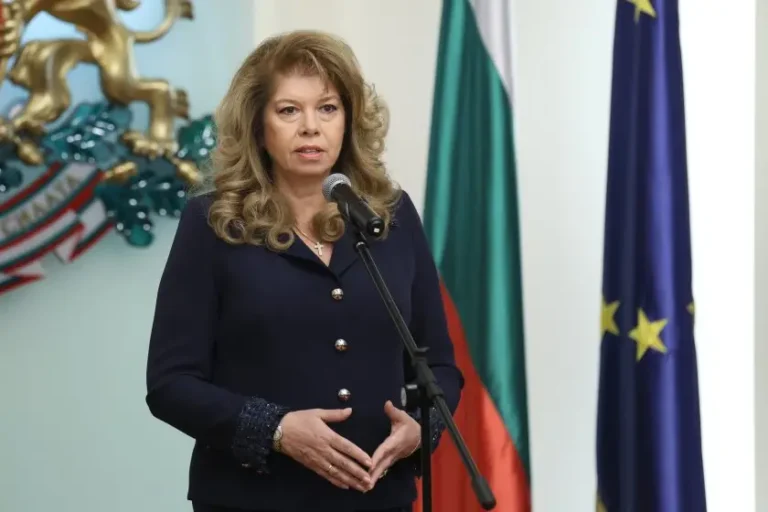 Президентът Йотова осъди палежа на автомобили пред българското посолство в Скопие