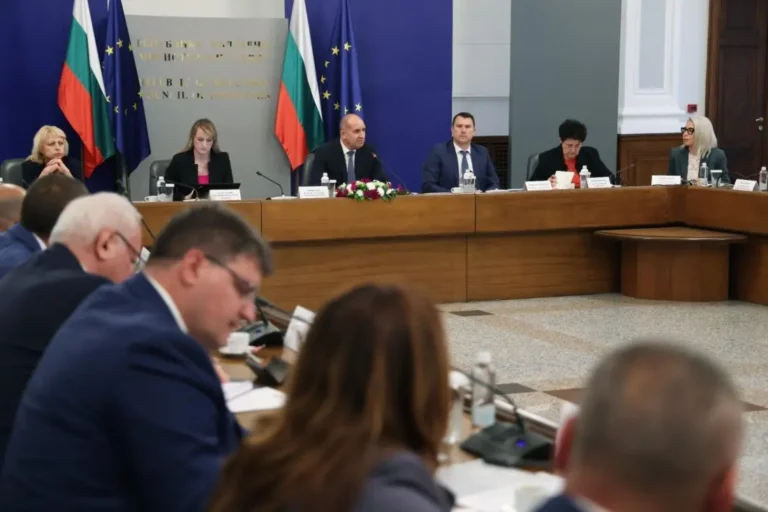 Радев поиска от областните управители бърза реакция при бедствия