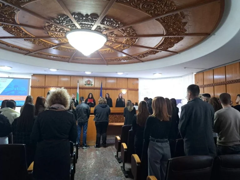 Съдебни служители от цялата страна настояват спиране на съкращенията