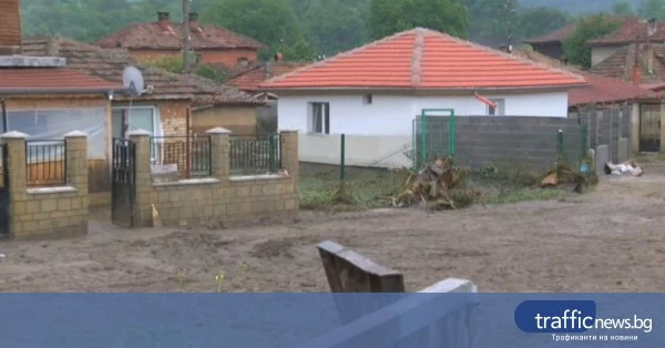 В село Тича започва разчистване след наводнението